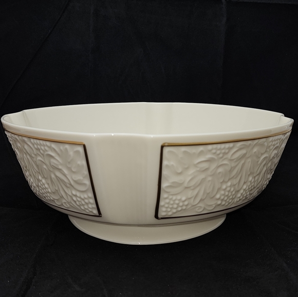 Lenox Hand Decorated with 24K Gold Bowl - Picture 2 of 6